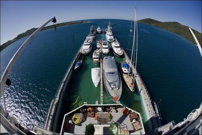Транспортировка дорогостоящих яхт (12 фото)