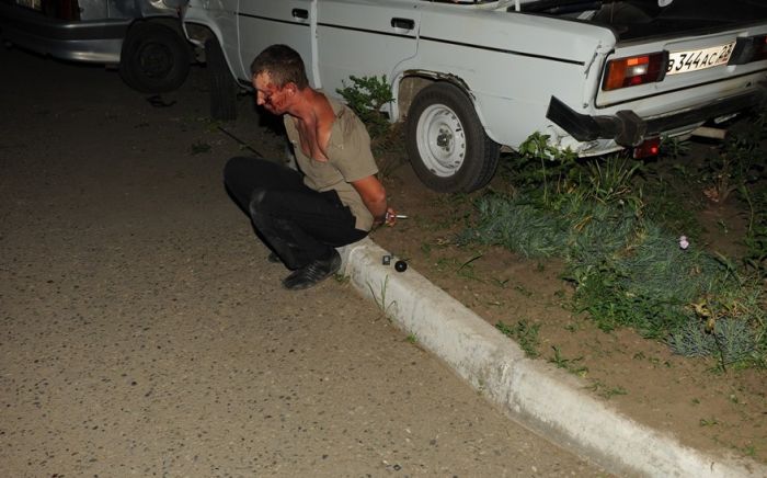 Пьяный "стритрейсер" уходил от полицейской погони по дворам (11 фото)