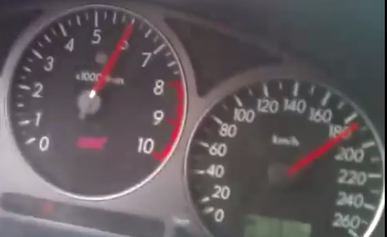 Идиот на Subaru влетел в пробку в Москве на скорости 200 км/ч
