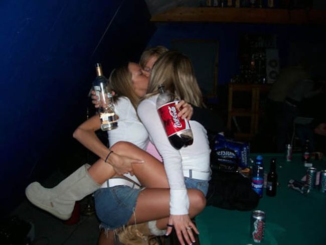 Пьяные девушки делают глупые вещи (40 фото)