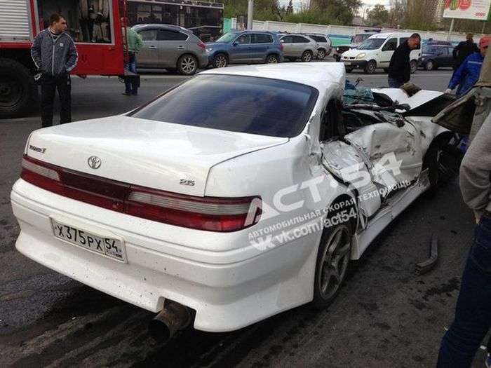 Жуткая авария в Новосибирске (10 фото + видео)