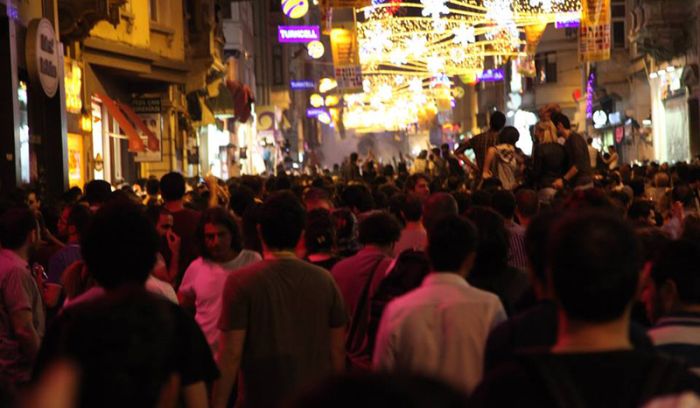 Беспорядки и массовый протест на улицах Стамбула в Турции (34 фото + видео)