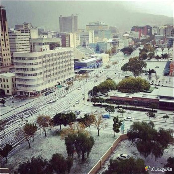 В Южно-Африканском городе Кейптаун выпал снег (11 фото)