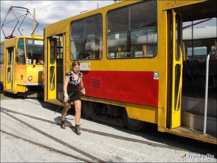 Сексуальные, однако, в Барнауле водители трамваев (4 фото)