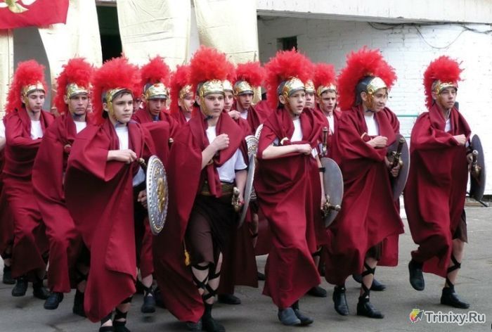 Необычный наряд выпускников из Кемеровской области (2 фото)