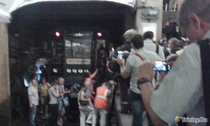 Транспортный коллапс в Москве из-за пожара на станции метро Охотный ряд (42 фото + видео)