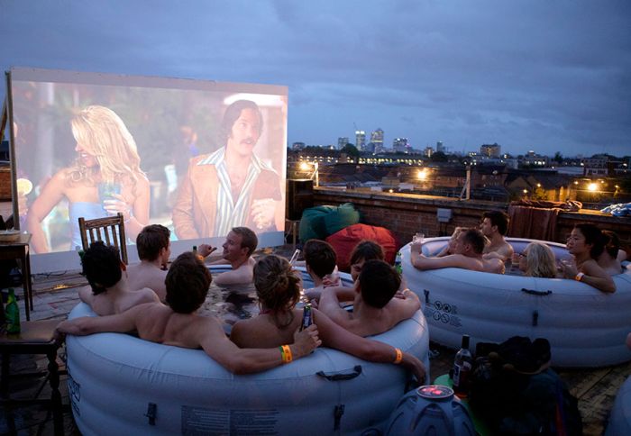Hot Tub Cinema - новый вид развлечений для любителей чего-то нового (20 фото)