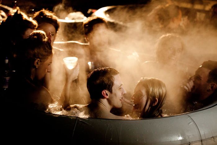 Hot Tub Cinema - новый вид развлечений для любителей чего-то нового (20 фото)