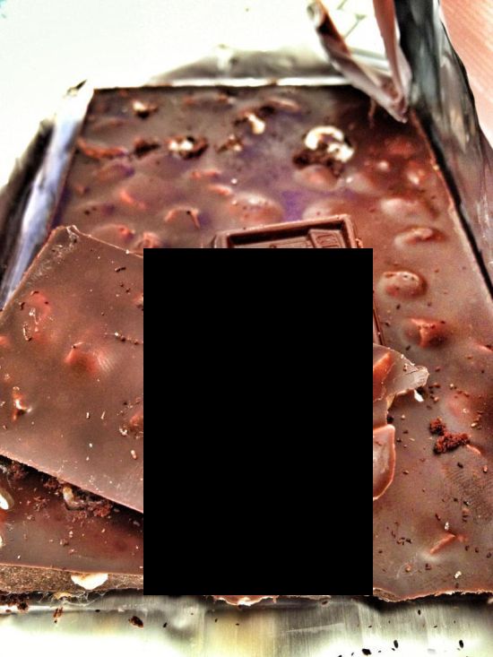Шоколад с необычной начинкой (4 фото)