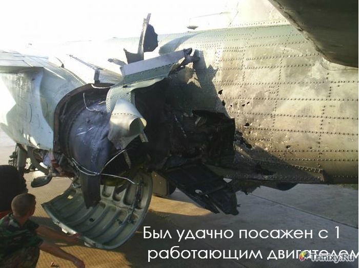 Героическая посадка подбитого Су-25 (6 фото)