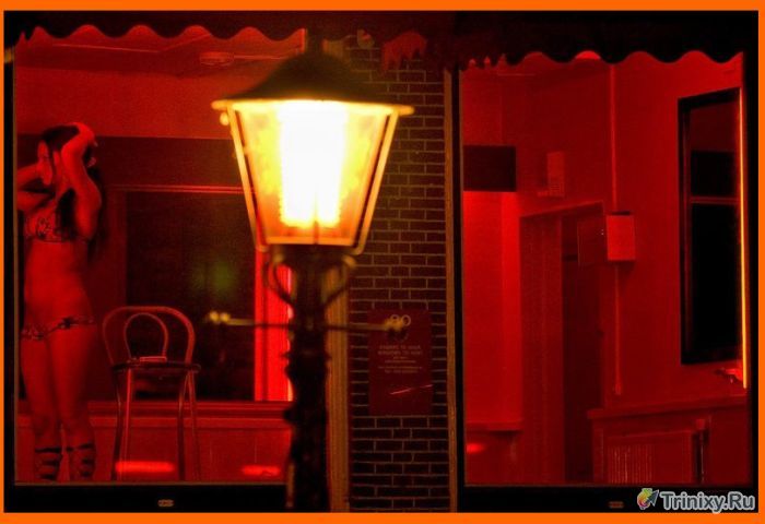 Фотопрогулка по улице красных фонарей (11 фото)