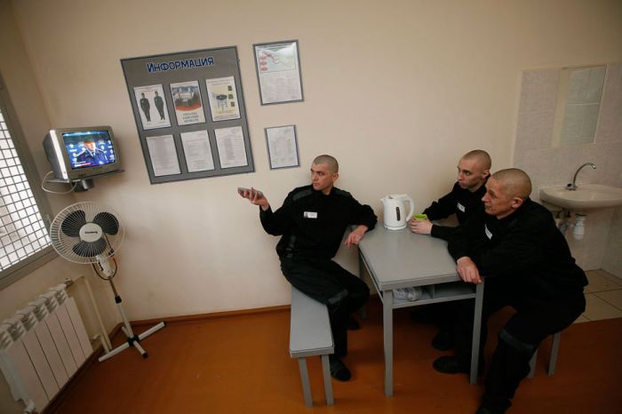 Как живут заключенные в сибирских тюрьмах (26 фото)