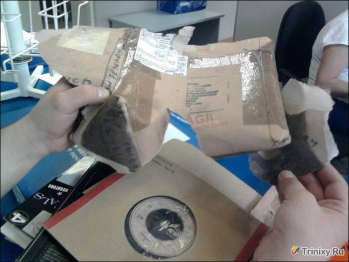 Пришла посылка после пожара на Почте России (3 фото)