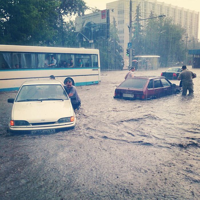 Наводнение в центре Саратова  (20 фото)