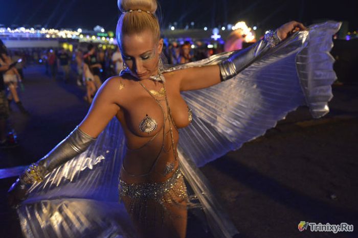 Сексуальные красотки с фестиваля электронной музыки в Лас-Вегасе (72 фото)