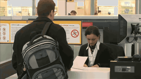 Как работает багажное отделение в крупных аэропортах (7 гифок)