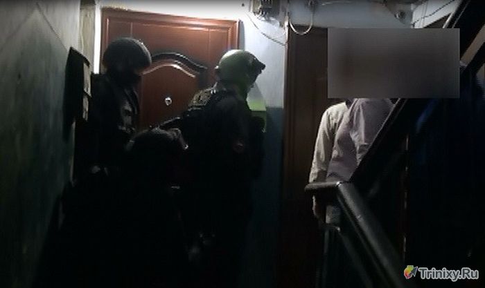 Задержание группировки "черных риелторов" в Москве (16 фото)