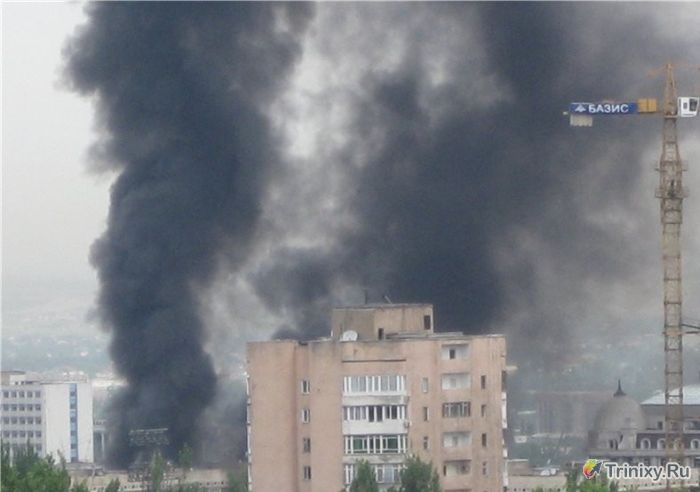 В центре Алматы по вине водителя взорвался бензовоз (4 фото + видео)