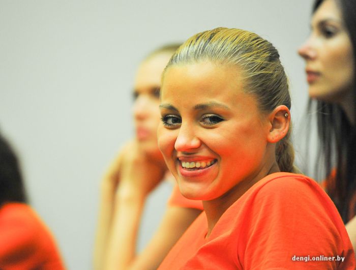 Финалистка "Мисс Минск 2013" оказалась топлес-диджеем (27 фото)