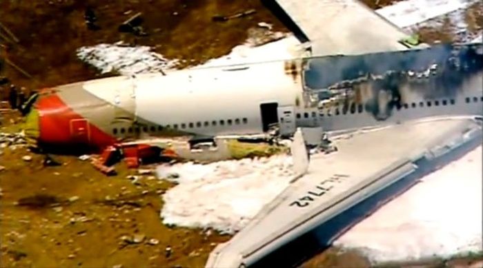 Крушение Boeing 777 в Сан-Франциско (23 фото + видео)