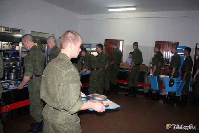 Солдатский шведский стол в российской армии (29 фото)