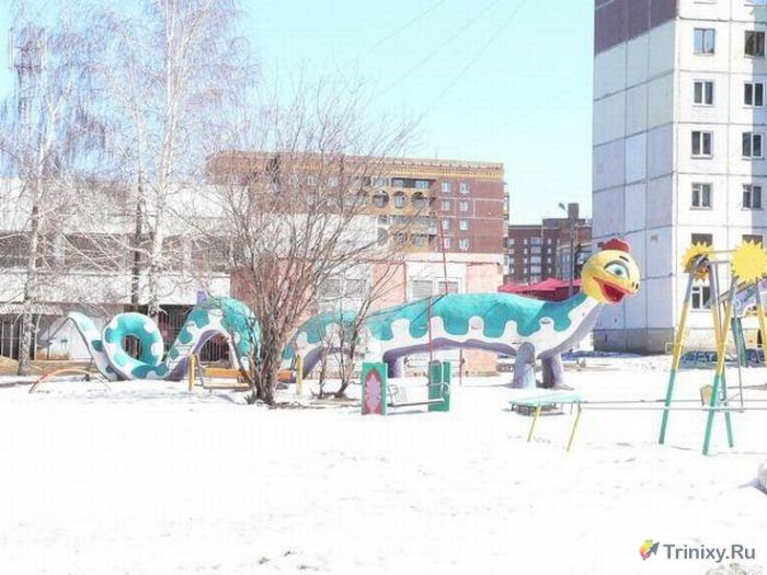 Жуткие детские площадки (37 фото)
