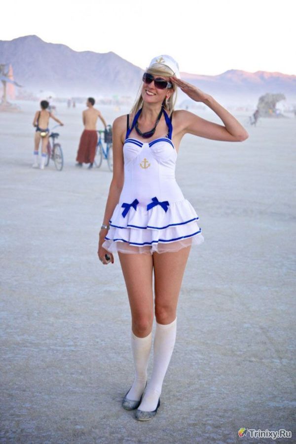 Симпатичные девушки с фестиваля Burning Man (25 фото)