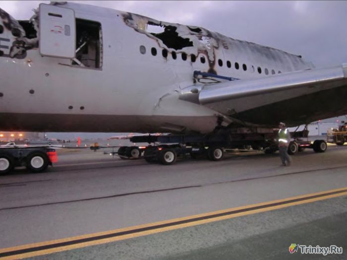 Снимки, сделанные внутри разбившегося самолета в Сан-Франциско (32 фото)