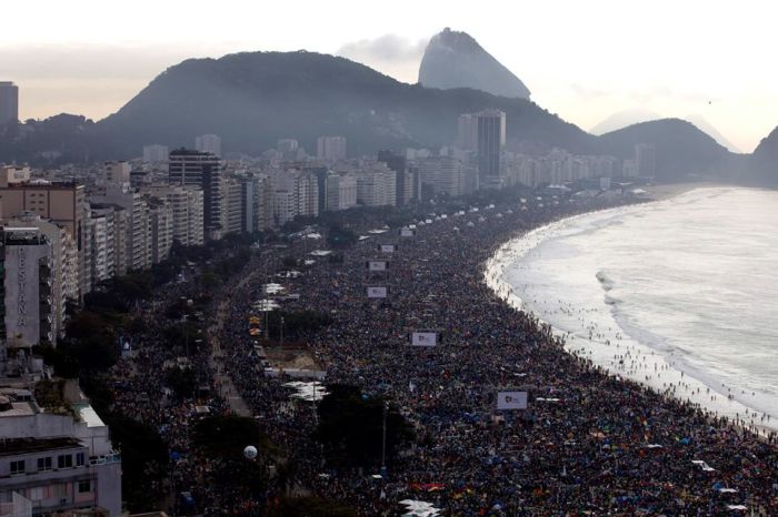 Пляж Копакабана в Рио-де-Жанейро (3 фото)