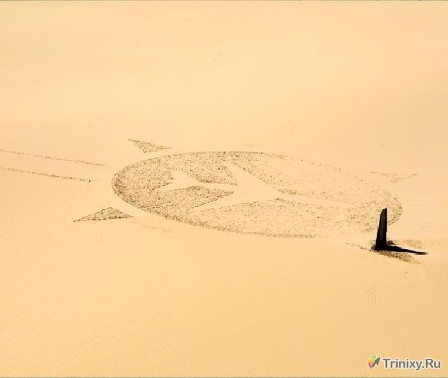 Необычный мемориал в пустыне Сахара (9 фото)