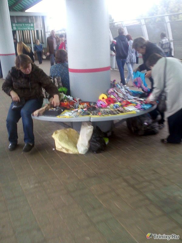 Попытки разогнать "стихийный рынок" в Выхино (14 фото)