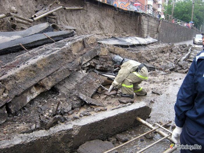 Обрушение опорной стены в Красноярске (9 фото + видео)