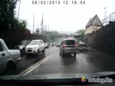 Обрушение опорной стены в Красноярске