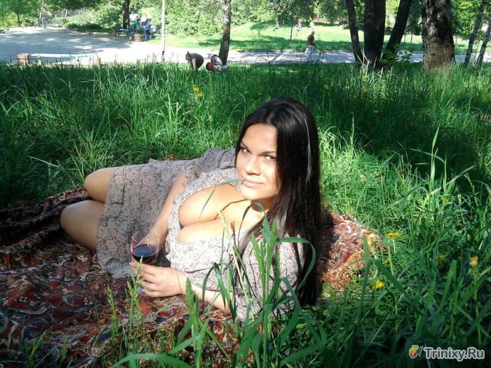 Обнаженные снимки обладательницы самой большой натуральной груди России (12 фото)