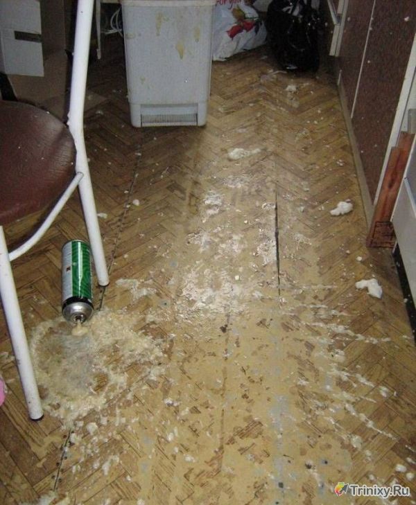 Последствия взрыва баллона монтажной пены на кухне (5 фото)