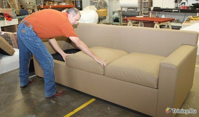 Необычный диван с секретом (6 фото)
