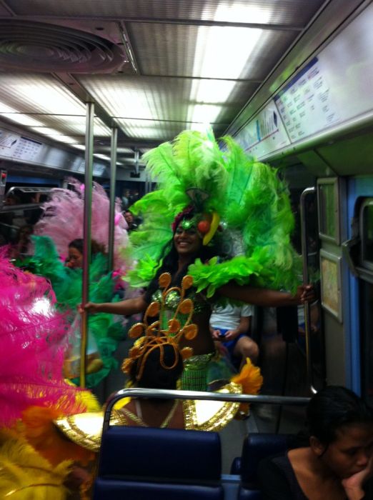 Фрики и странне люди из метро (83 фото)