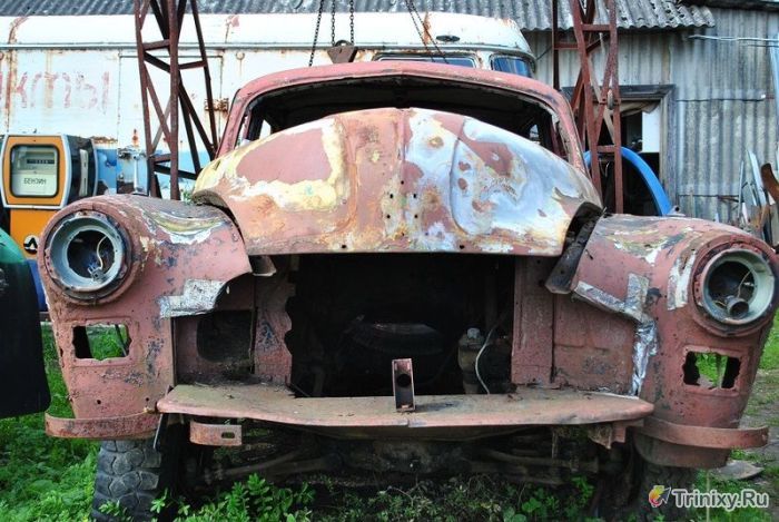Фотопрогулка по музею старых автомобилей (68 фото)
