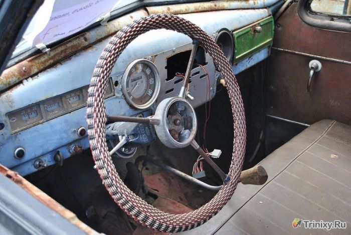 Фотопрогулка по музею старых автомобилей (68 фото)