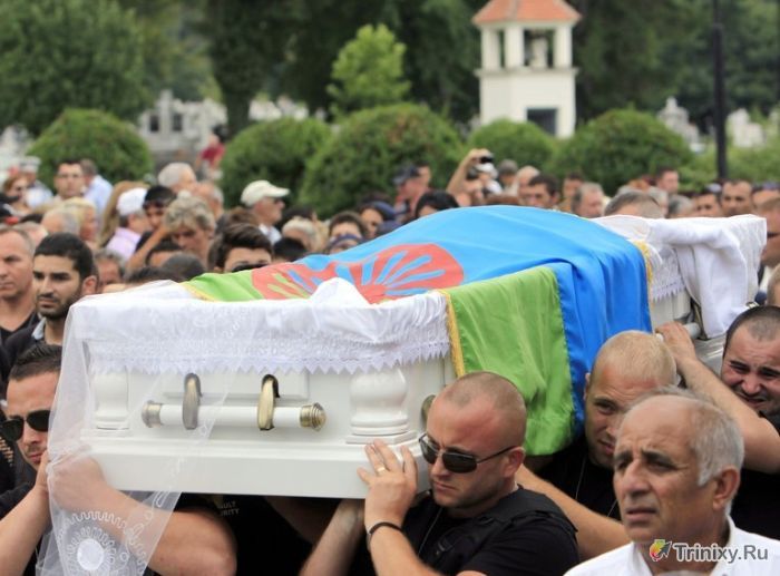 Шикарные похороны короля цыган (21 фото)