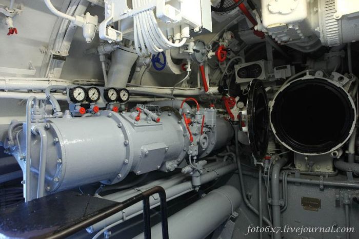 Фотоэкскурсия по подводной лодке U-995 (44 фото)