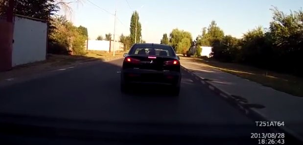 Не надо было выкидывать мусор в окно