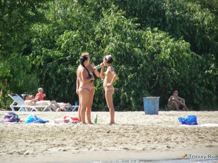 Фотоотчет с нудистского пляжа в Киеве (32 фото)