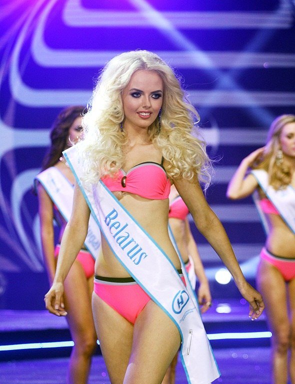 Претендентка на корону "Мисс пластмассовая грудь 2013" (7 фото)
