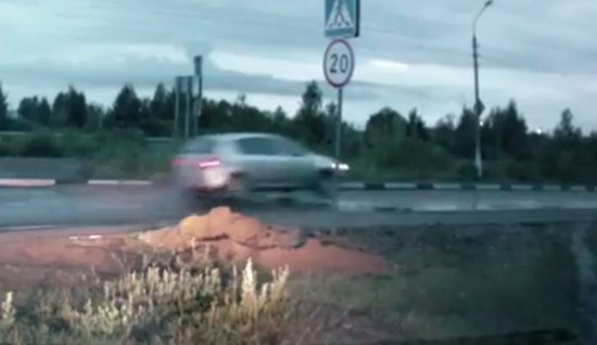 Не заметили новый &quot;лежачий полицейский&quot;