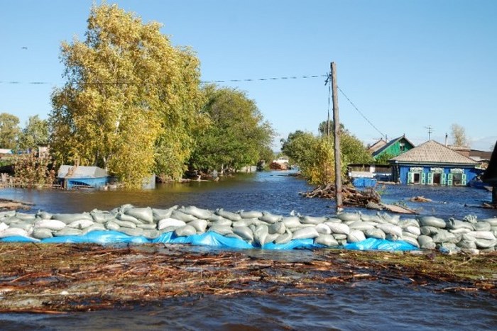 Как бороться с паводками. Комсомольск-на-Амуре 2013 год наводнение. Борьба с паводками. Методы борьбы с наводнениями. Паводок в городе.
