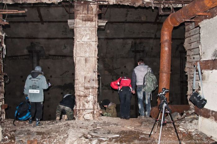 Подземная база-укрытие для подлодок (33 фото)