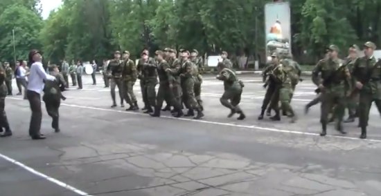 Торжественная военная присяга пошла не по плану