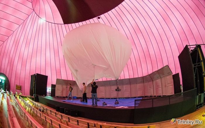 Первый в мире надувной концертный зал (9 фото)