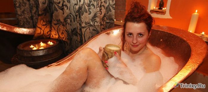 Симпатичные девушки принимают пивные ванны (50 фото)